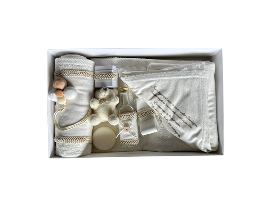 Trusou complet botez, alb/crem, 7 piese